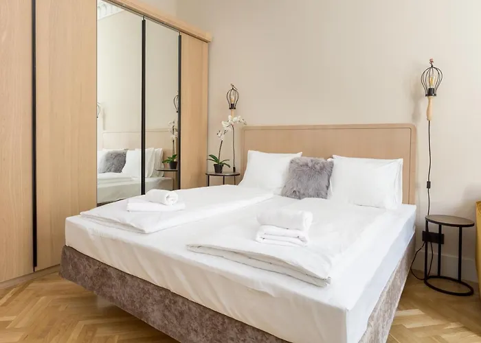 Danube Dream In The Absolute Center بودابست