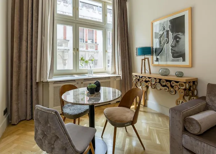 Danube Dream In The Absolute Center Budapest